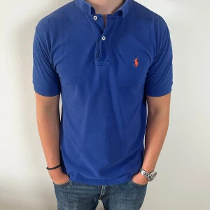 Ralph lauren piké | S  - Ralph Lauren piké | fint skick | äldre modell, tröjan är något längre baktill | modellen är ca 180 |  hör av dig om du har funderingar🙌| 
