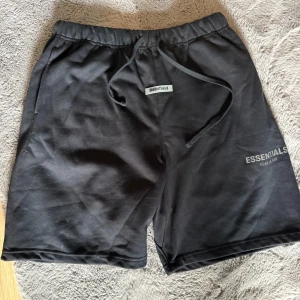 Svarta Essentials shorts - Jätte bra kvalitet oanvända