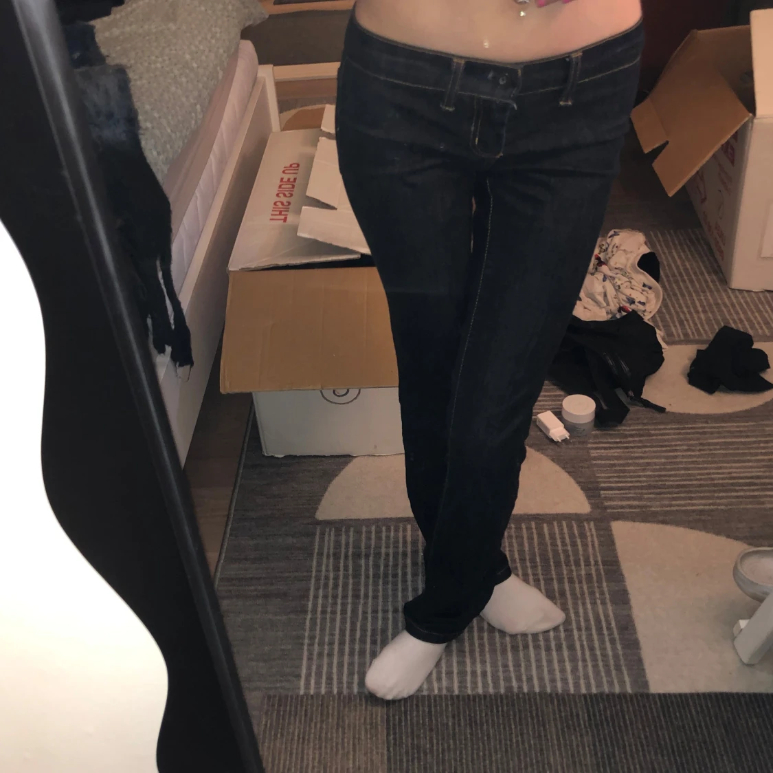 lågmidjade mörkblå jeans - 2