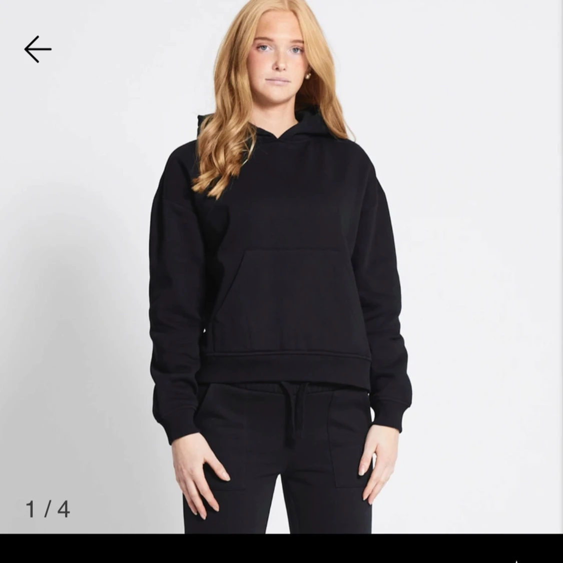 Svart hoodie  - 1