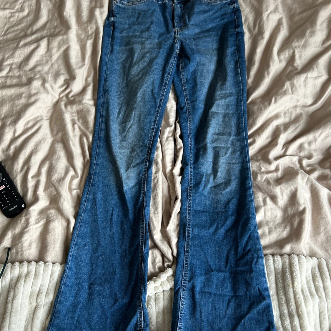Blå bootcut jeans  - 1