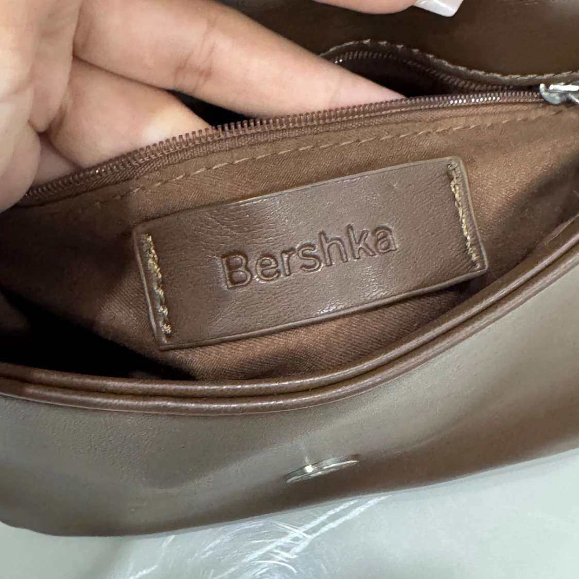 Brun quiltad axelväska från Bershka - 3