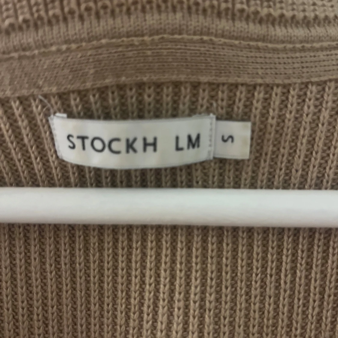 Beige stickad väst från Stockh LM - 2