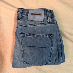 Tramarossa jeans  - Tjena! Säljer nu dessa Tramarossa jeans i w30! Skick 9/10 inga defekter. Ny pris ligger runt ca 3500! Om ni har några frågor eller funderingar så är det bara att höra av sig!😁