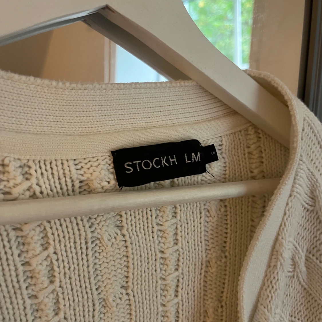 Vit stickad kofta  - 1