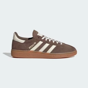 Adidas Spezial bruna sneakers - Adidas Spezial sneakers i brun mocka med klassiska vita ränder på sidan och vit häl. Endast använda 1 gång, säljer dessa så jag köpte fel storlek