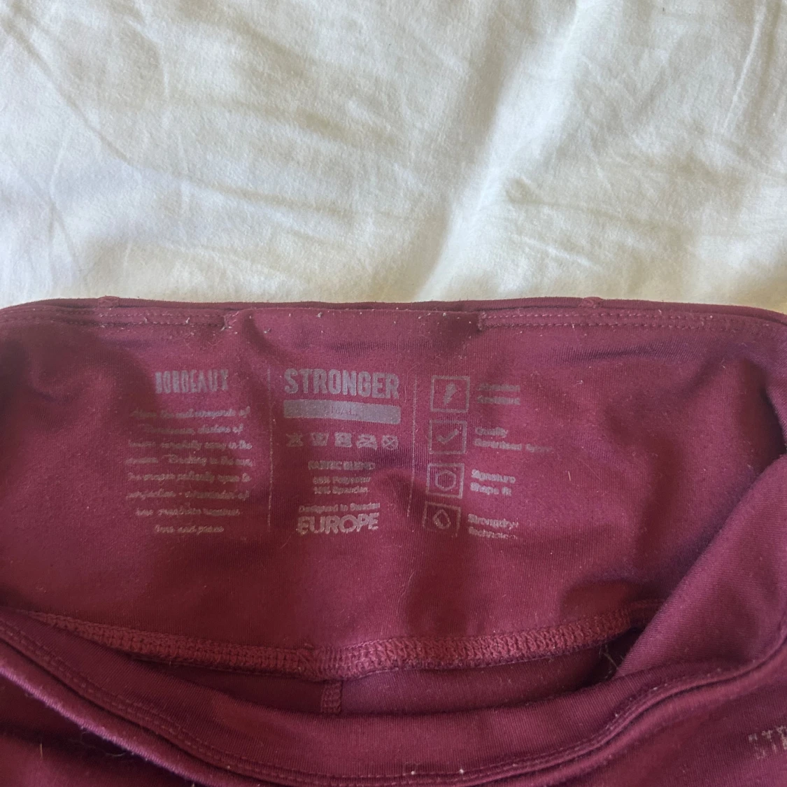 Vinröda leggings från Stronger - 2