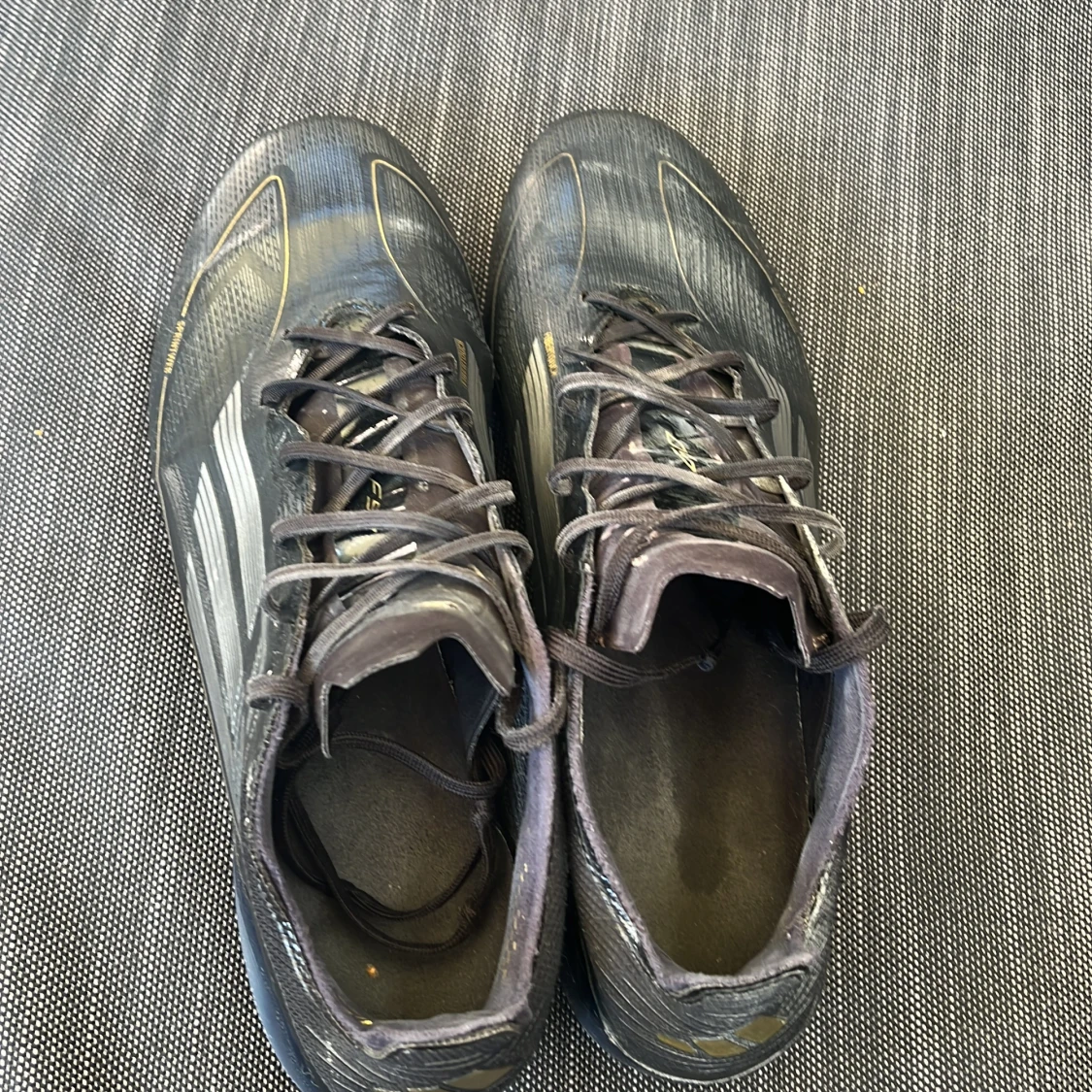 Svarta Elite Adidas fotbollsskor med dobbar