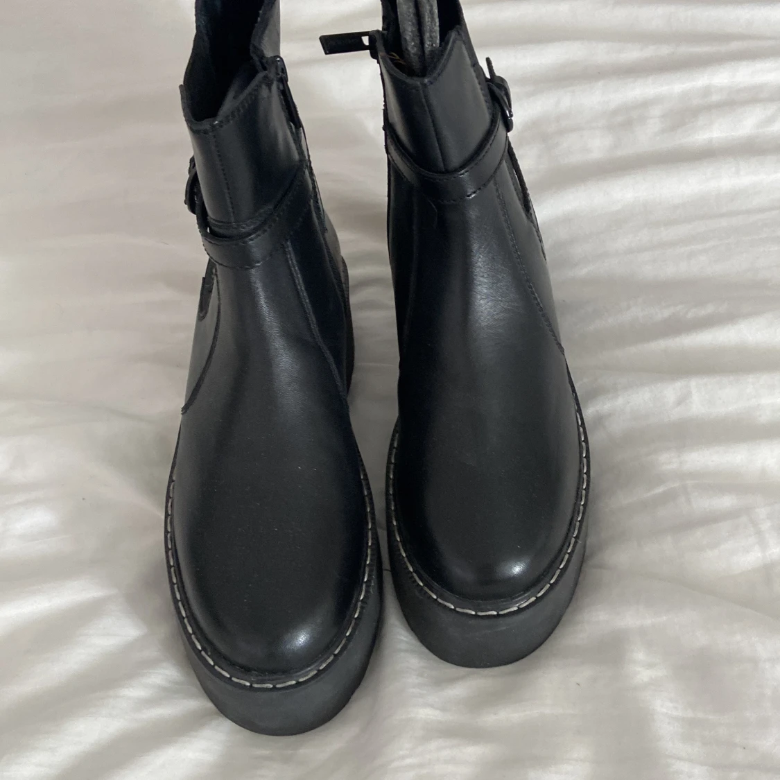 Svarta boots med äkta skinn - 1