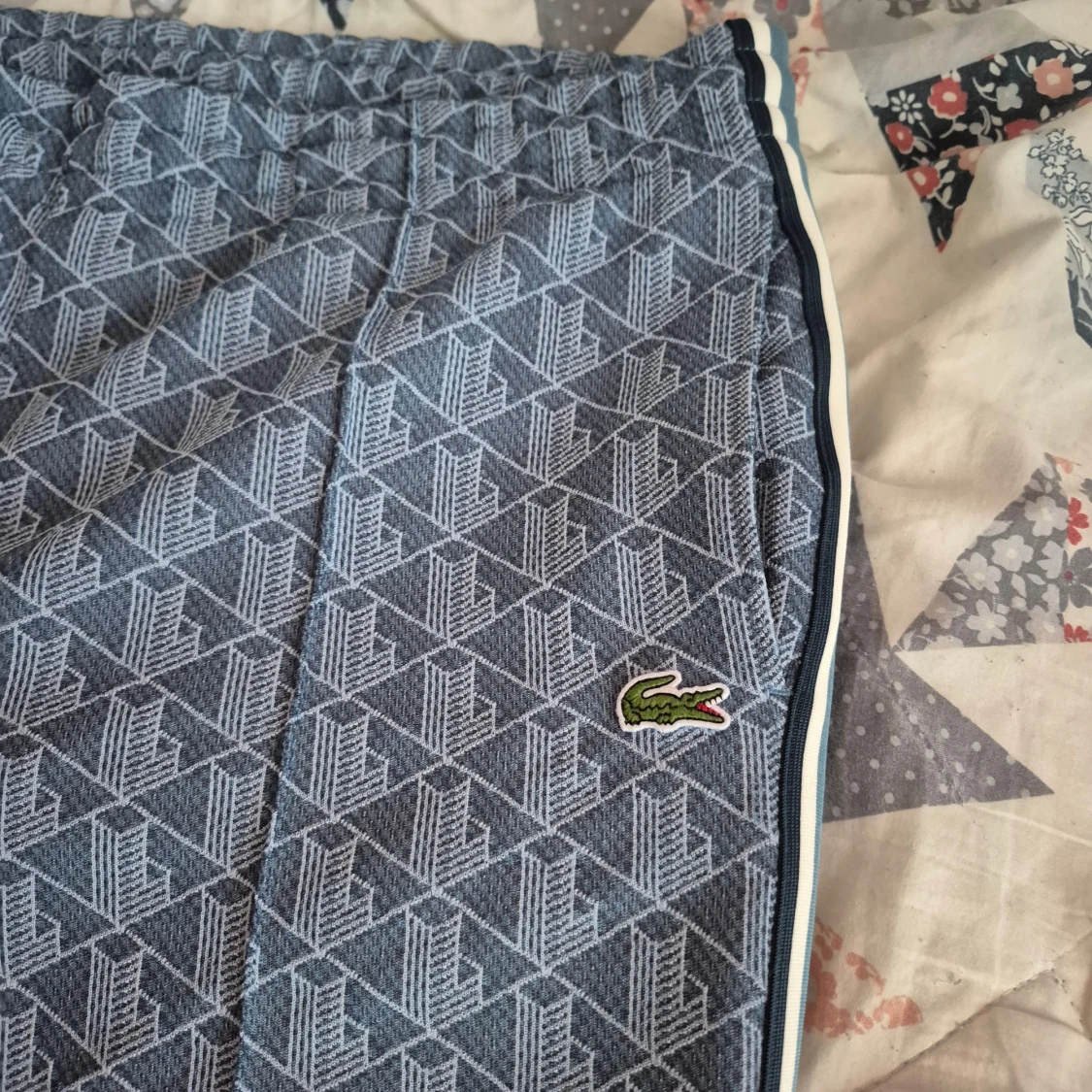 Lacoste mongram byxor  - 1