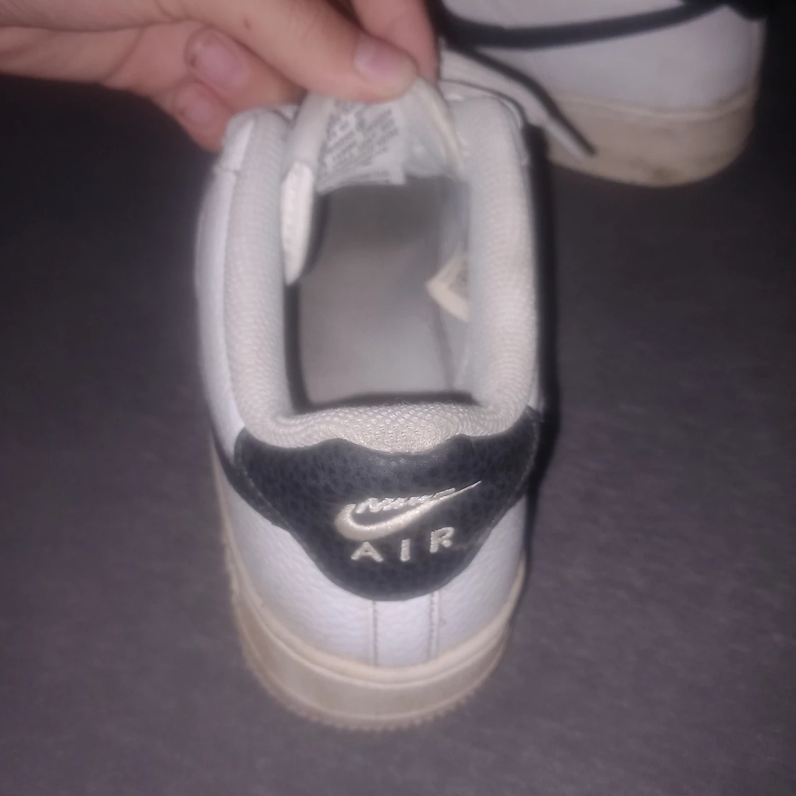 Nike Air Force 1 vita och svarta sneakers - 3