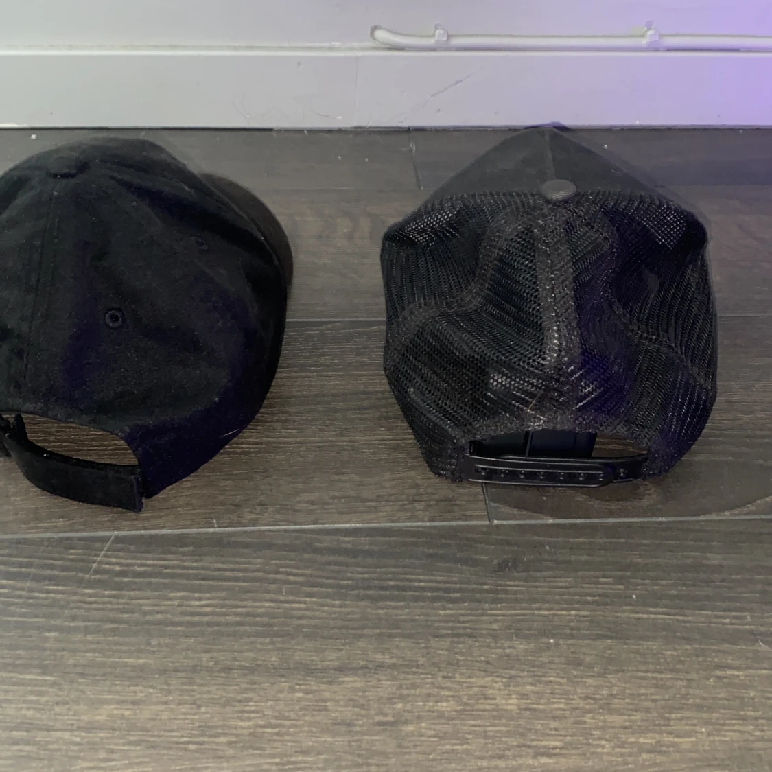 Svarta kepsar Lyle & Scott och Goorin Bros - 1