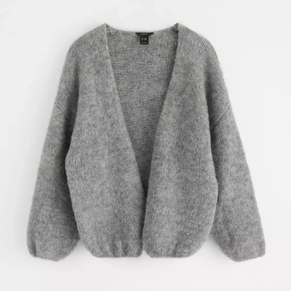 Grå stickad kofta
