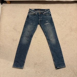Jack n Jones jeans  - Säljer ett par Jack n Jones jeans! Riktigt snygga och bra skick! Storleken är 29:32! Pris 250!! Hör av dig vid frågor och funderingar!!
