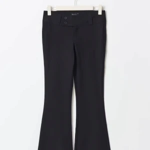 Svarta lågmidjade bootcut kostymbyxor - Snygga svarta lågmidjade kostymbyxor