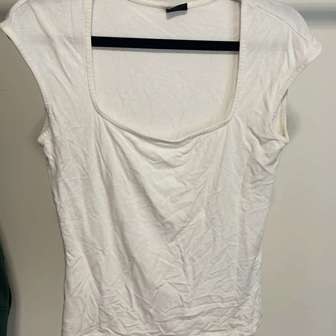 Vit ärmlös topp från Gina Tricot