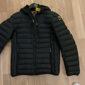 Para jumper  - Para jumper jacka  Färg svart  Storlek youth medium 