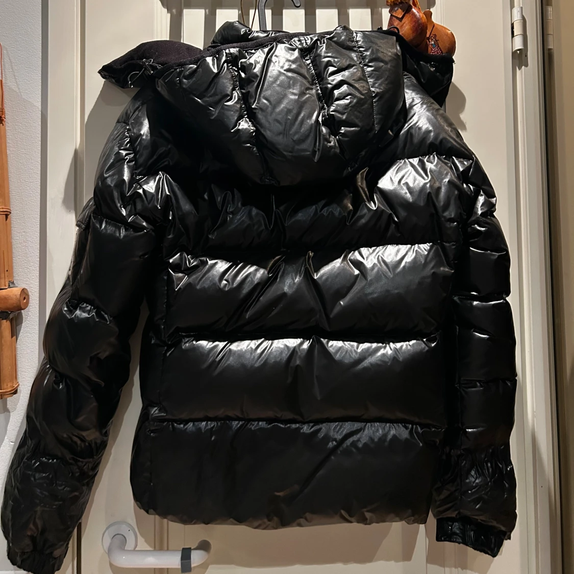 Svart Moncler pufferjacka med huva - 1