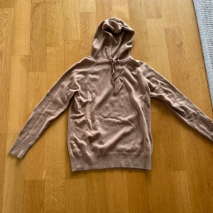 Cashmere hoodie - En schysst cashmere hoodie bra skick, oklart märke