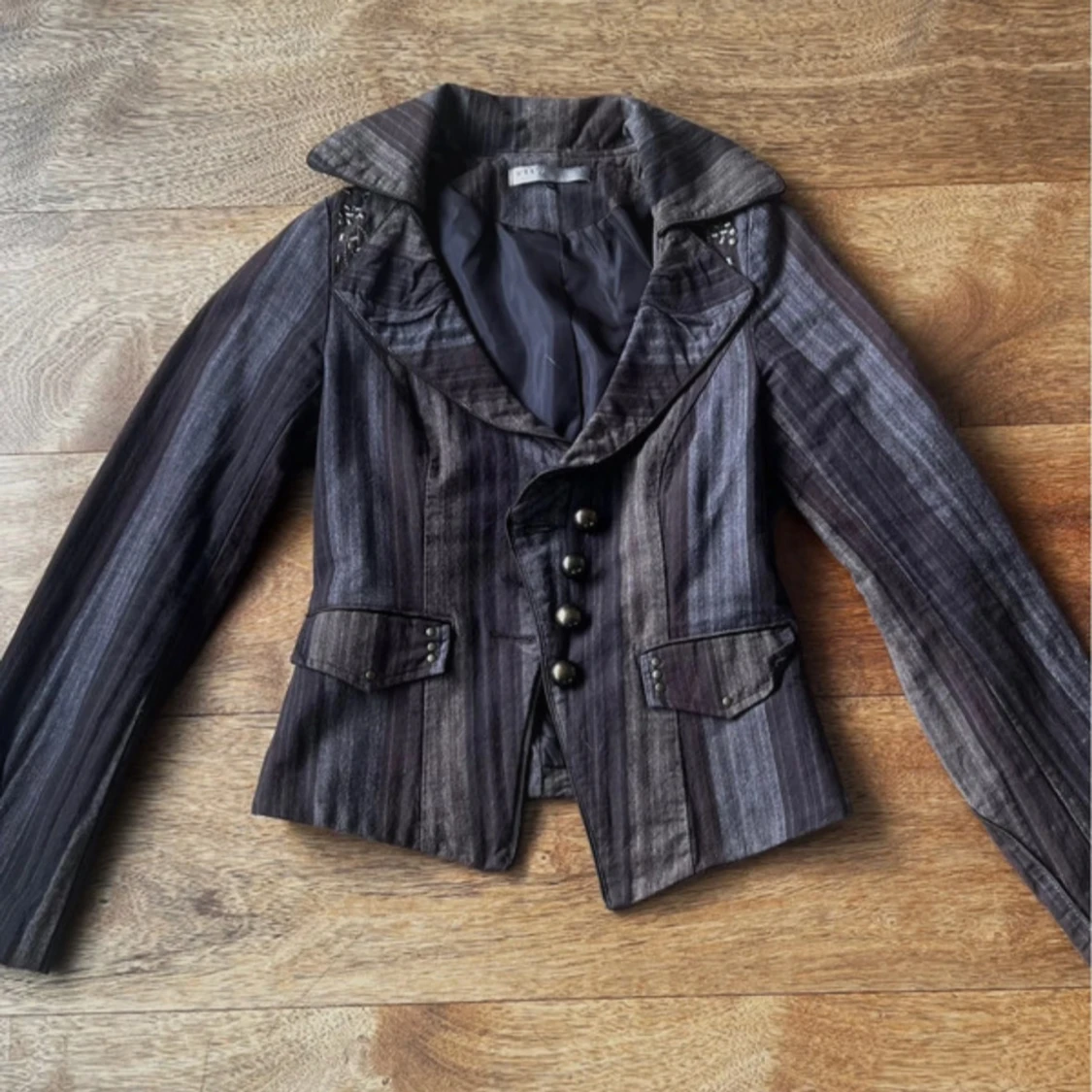 Randig kavaj från Vila i brun och grå