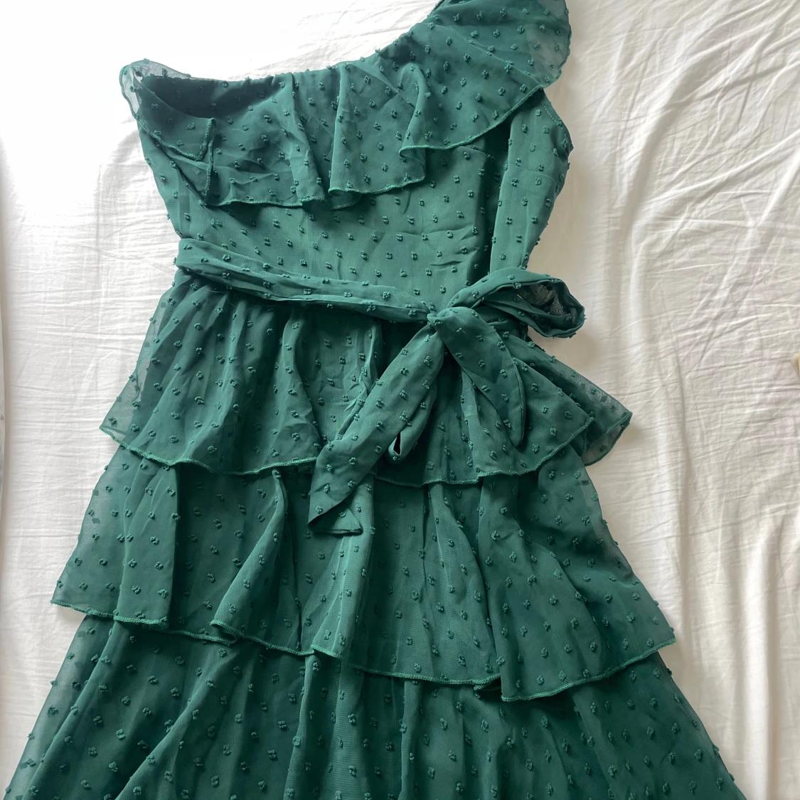 Grön omlottklänning med volanger - 3