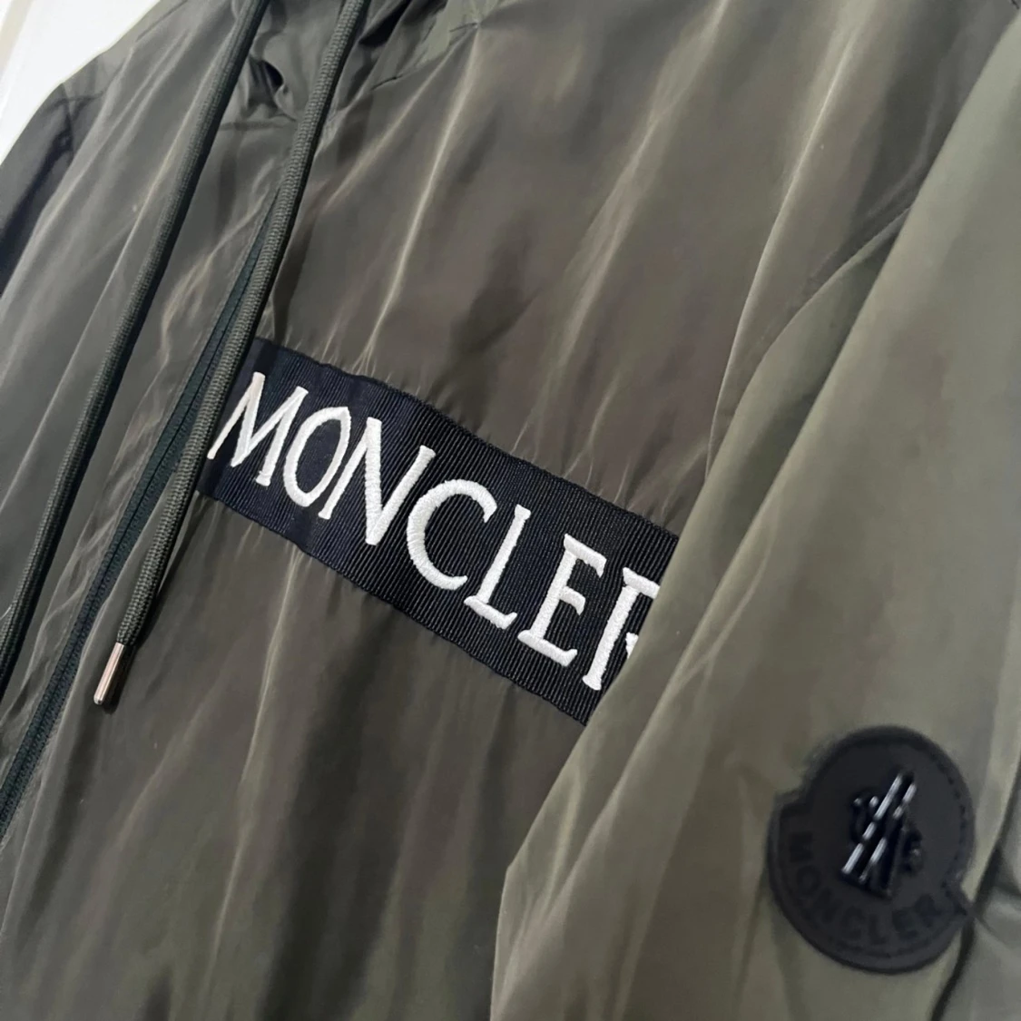 Grön vindjacka från Moncler - 90