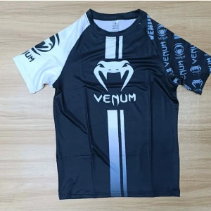 Svart, vitt venum t shirt (S) - Svart, vitt venum T-shirt, storlek (S) helt ny aldrig använd 