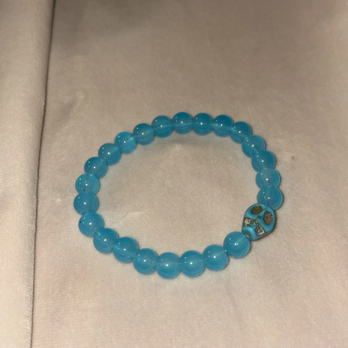 Färgglada pärlarmband med dödskalle - 1