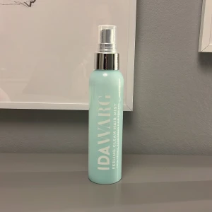 IDAWARG Feeling Clean Hair Mist - Fräsch hårmist från IDAWARG. Säljs då den inte kommit till användning. Fick för några månader sen. Endast sprejad en gång