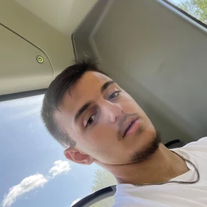 säljer Samin  - SÄLJER INPORTERING FRÅN MONTENEGRO årsmodell: 2010, tidigare ägare: 1, svagheter: rumpor & svårt att hålla sig till sin ägare, styrkor: typ inga. PRISET ÄR DISKUTERBART!!! Kan skicka på posten eller mötas upp i Västerås 