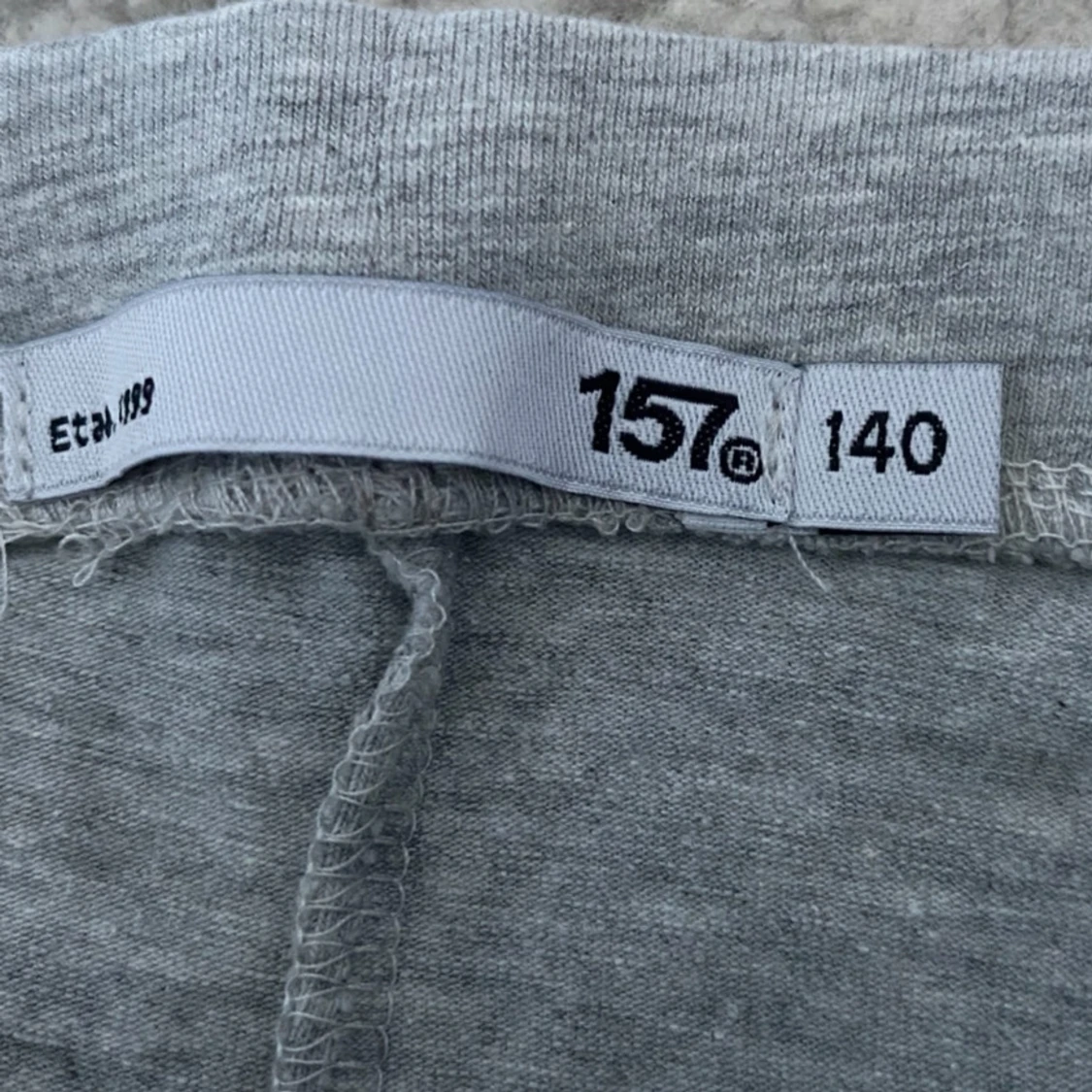 Grå mjukisbyxor från lager 157, stl 140