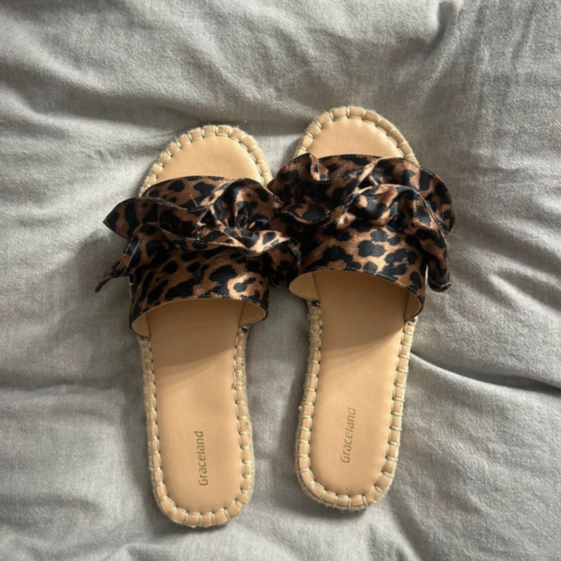 Leopard sandaler