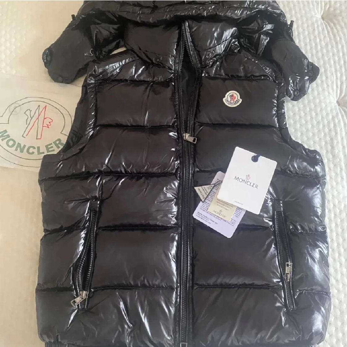 Svart dunväst från Moncler