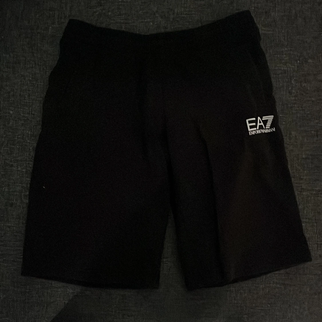 Svarta EA7 Emporio Armani shorts