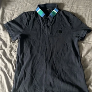 Hugo Boss piké - Bra skick med storlek S men passar M bättre. Används inte längre och därför vid snabb affär kan jag sänka priset lite.