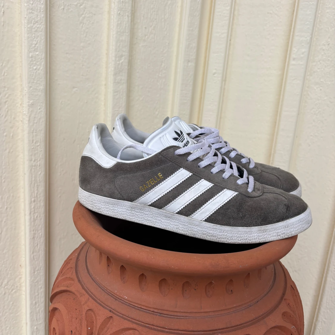 Adidas Gazelle grå sneakers mocka - 1