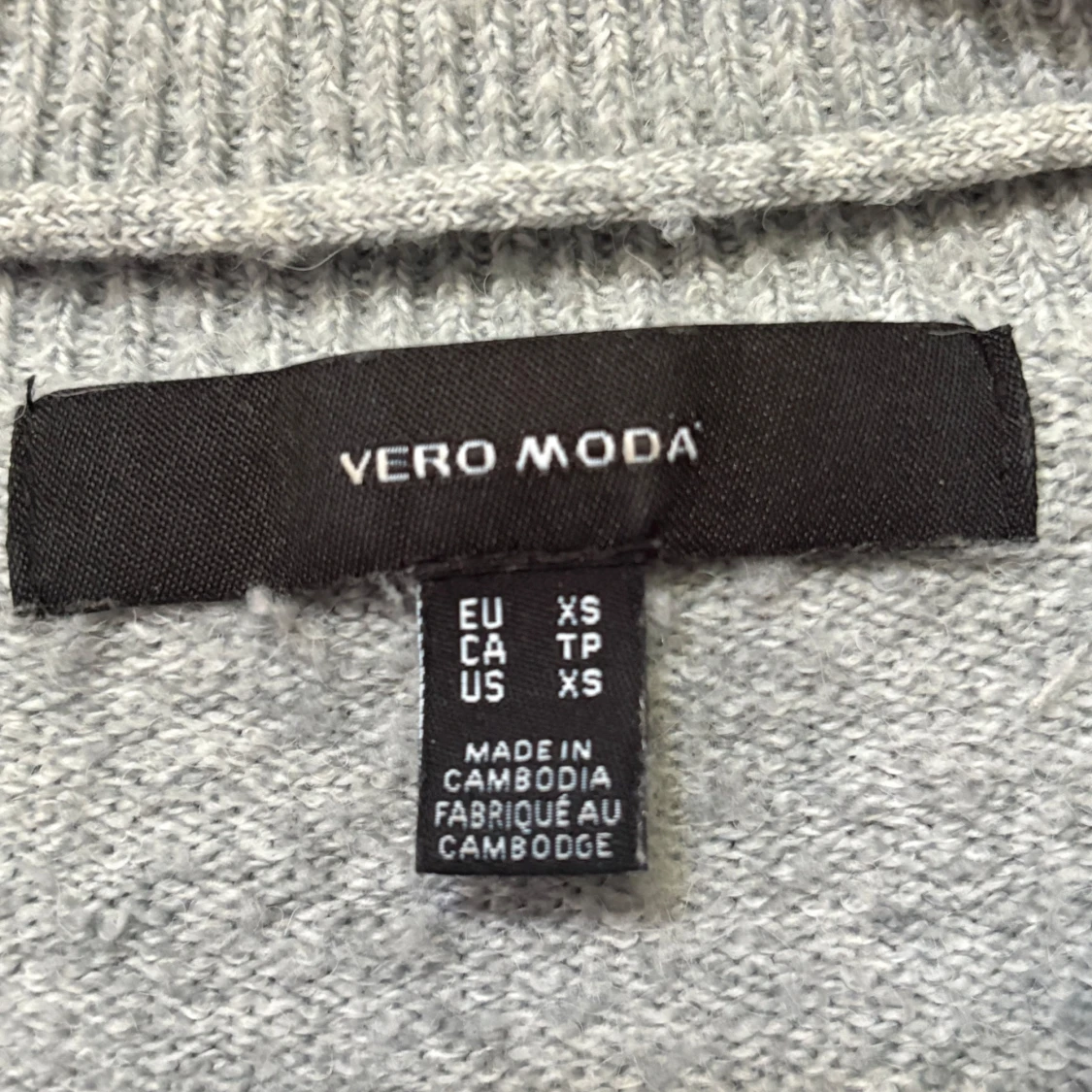 Grå stickad tröja  - 2