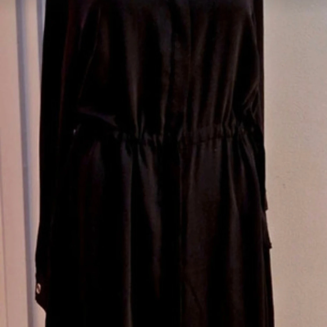 Svart långärmad skjortklänning från H&M - 4