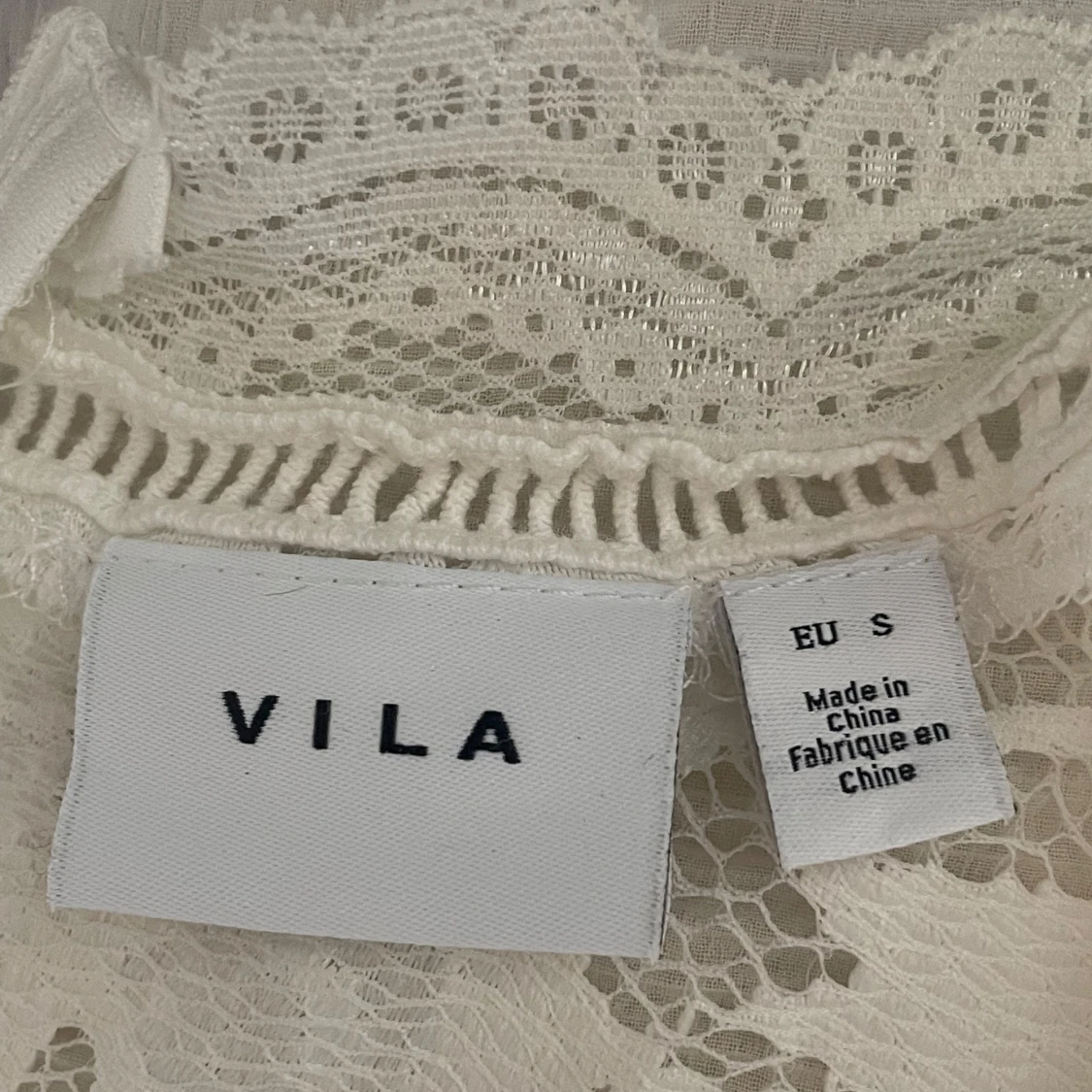 Vit spetsblus från Vila - 3