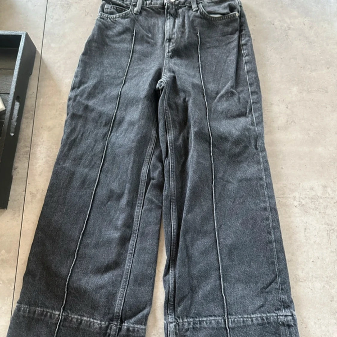 Grå wide jeans från Zara