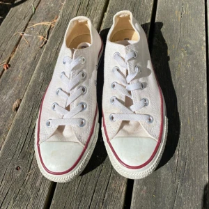 Vita Converse All Star storlek 36  - Vita Converse All Star, storlek 36. 