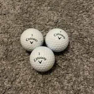 Begagnande Callaway bollar! - Callaway supersuft bollar 3 pack vit färg mycket bra skick tvättade och rena hittad bara på land!