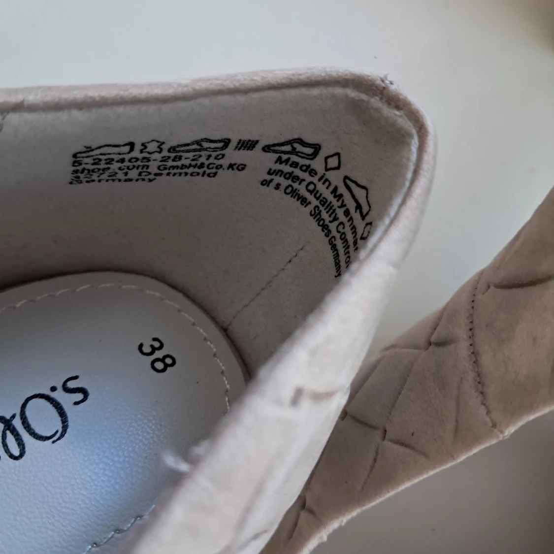 Beige pumps i läder från s.Oliver - 1