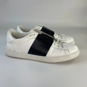Valentino Open Sneakers - Storlek 44 skick 9/10