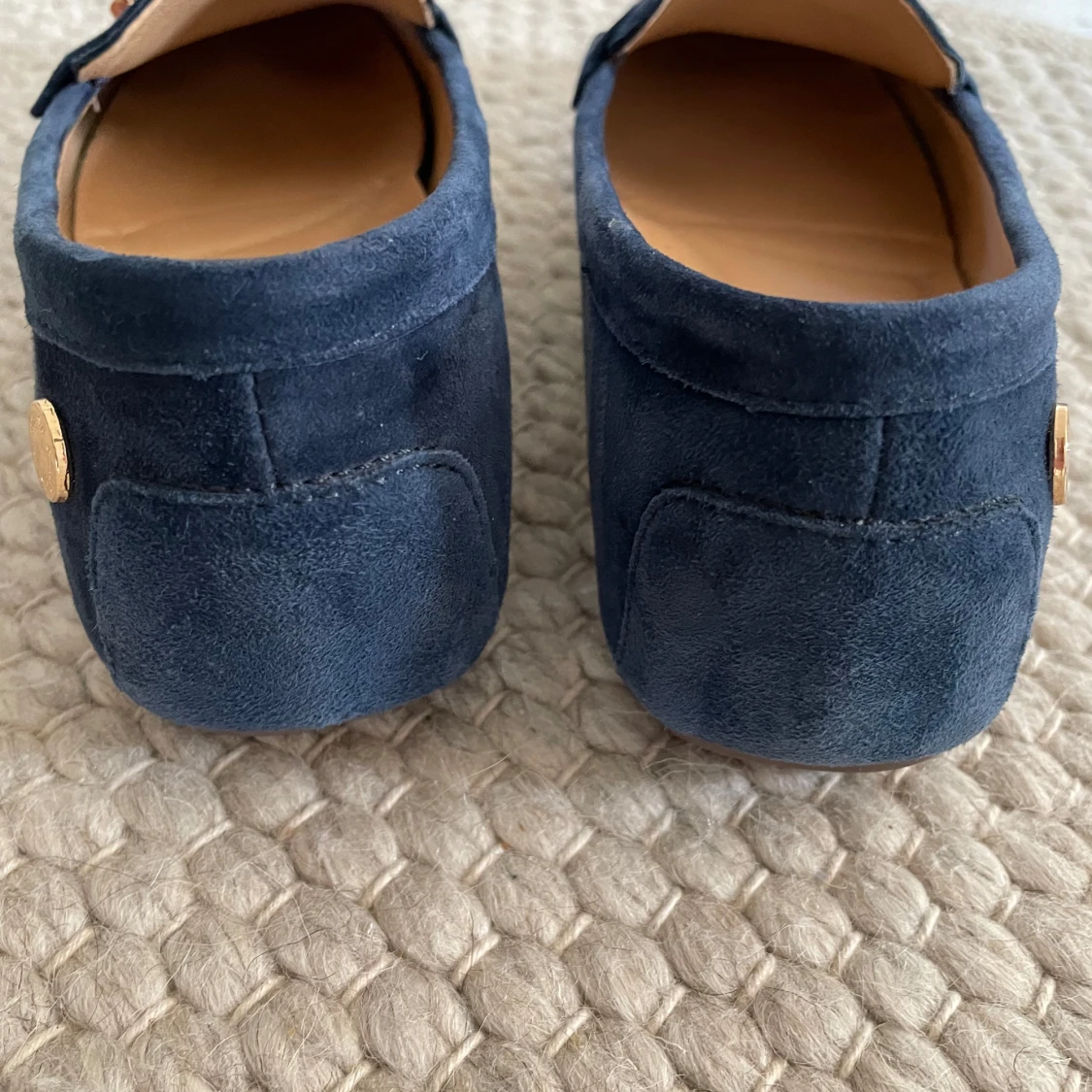 Mörkblå mockaloafers från Novita - 2