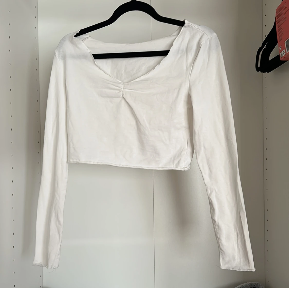 Vit croppad långärmad topp