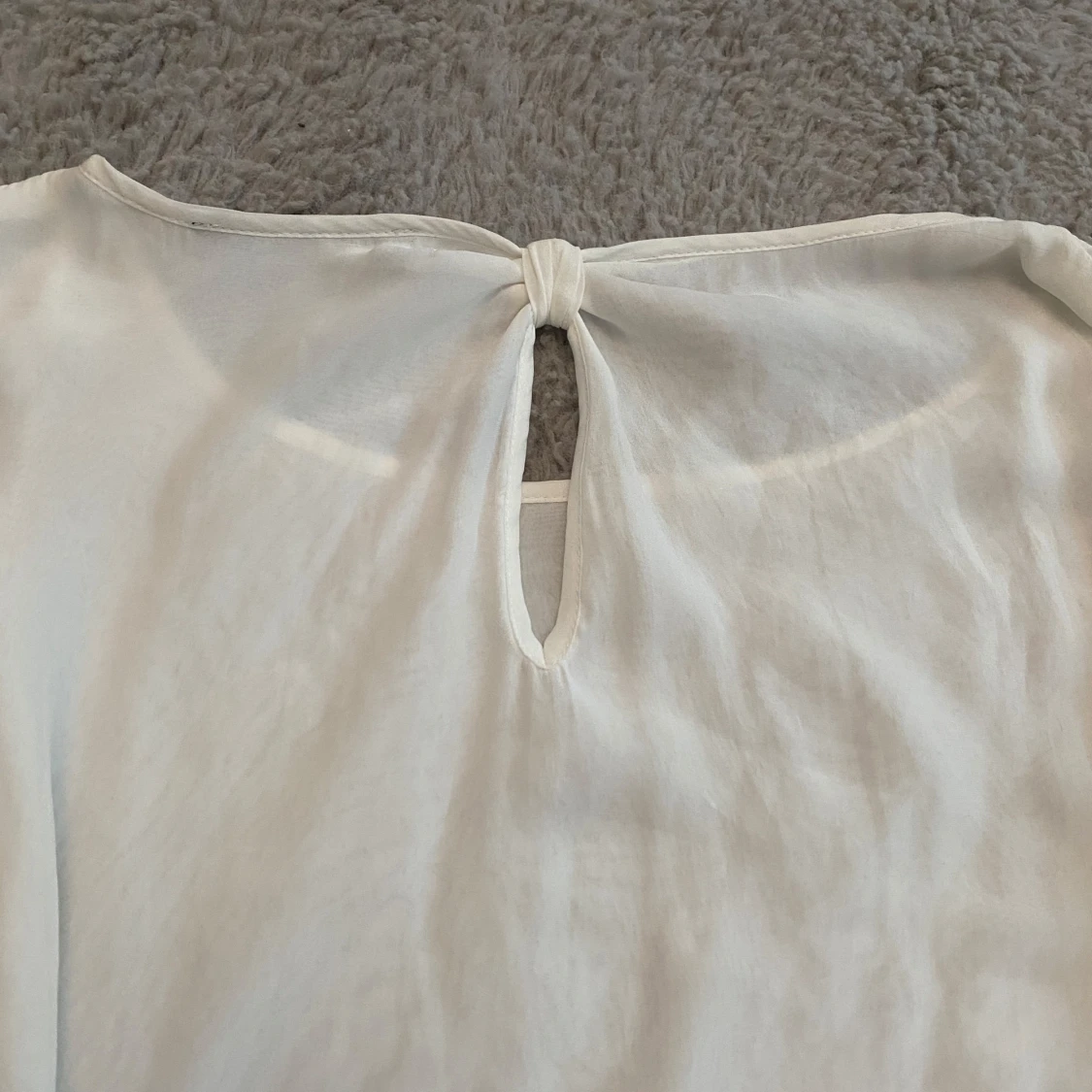 Vit blus från Esprit med knyt - 1