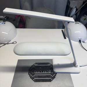 Bordslampa  - Helt ny bordslampa med olika ljusinstälningar 