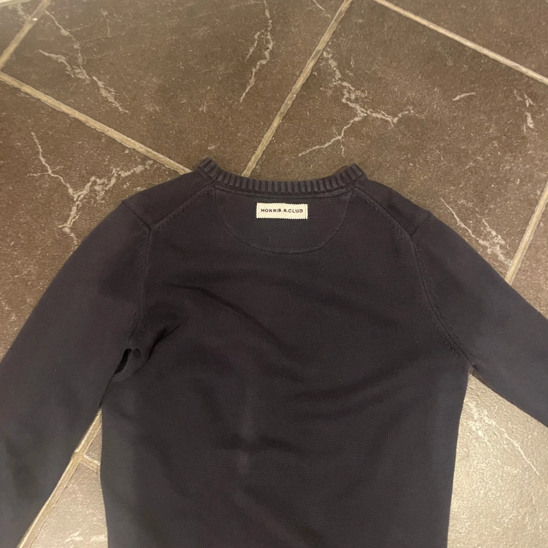 Mörkblå stickad tröja Morris Club - 1