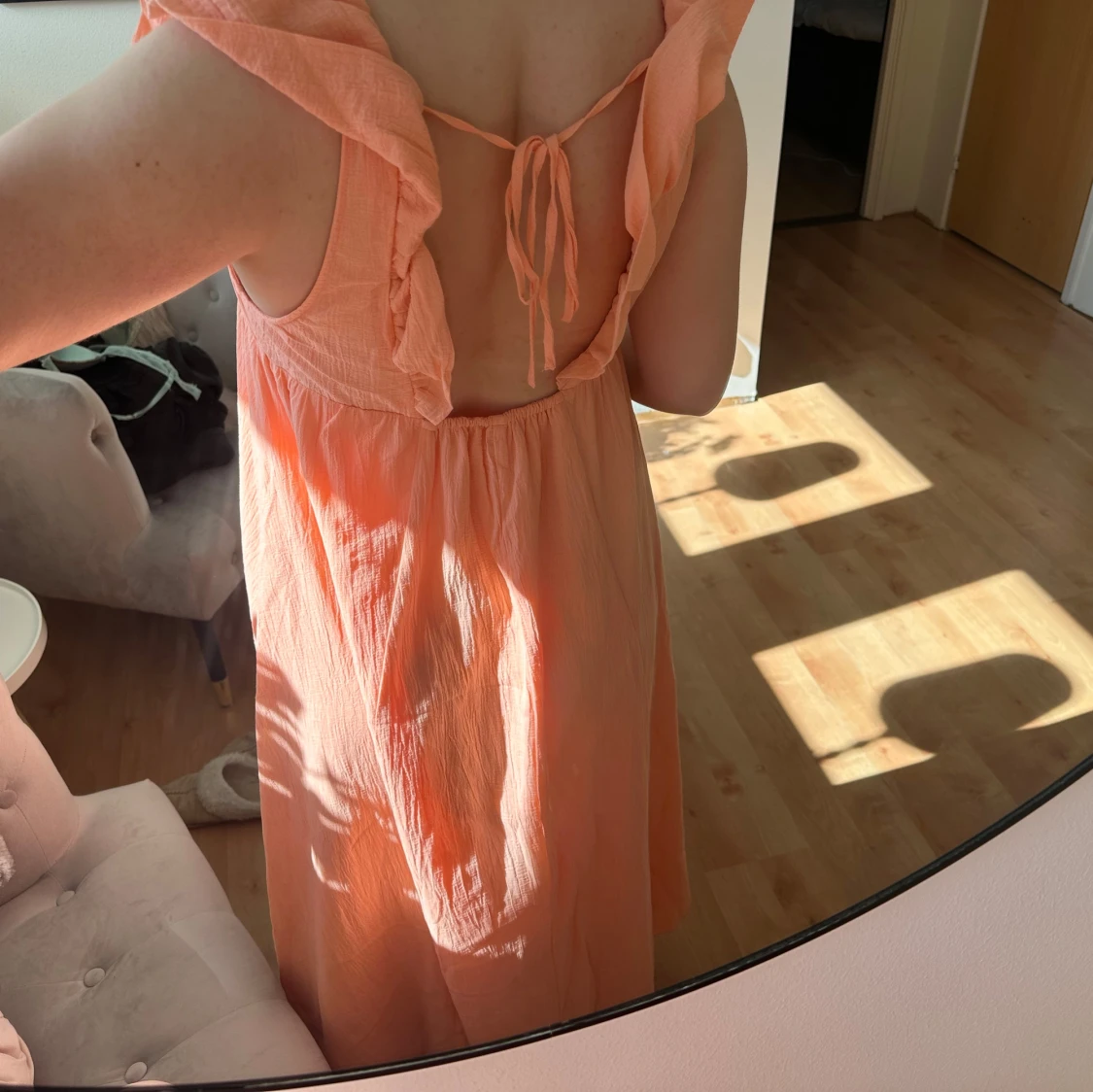 Ljus persikofärgad långklänning - 1